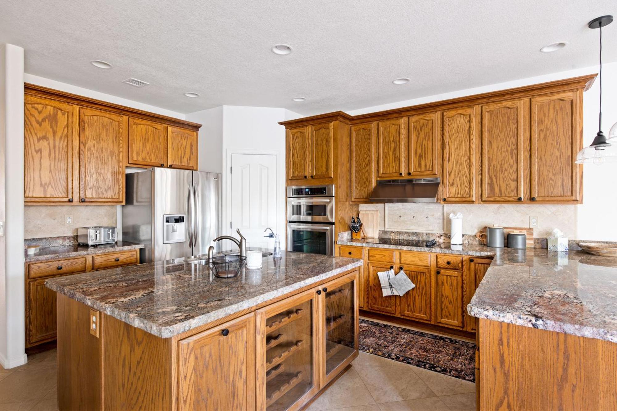 Shadow Mountain Retreat- Perfect Location Pool Games Hikers Retreat