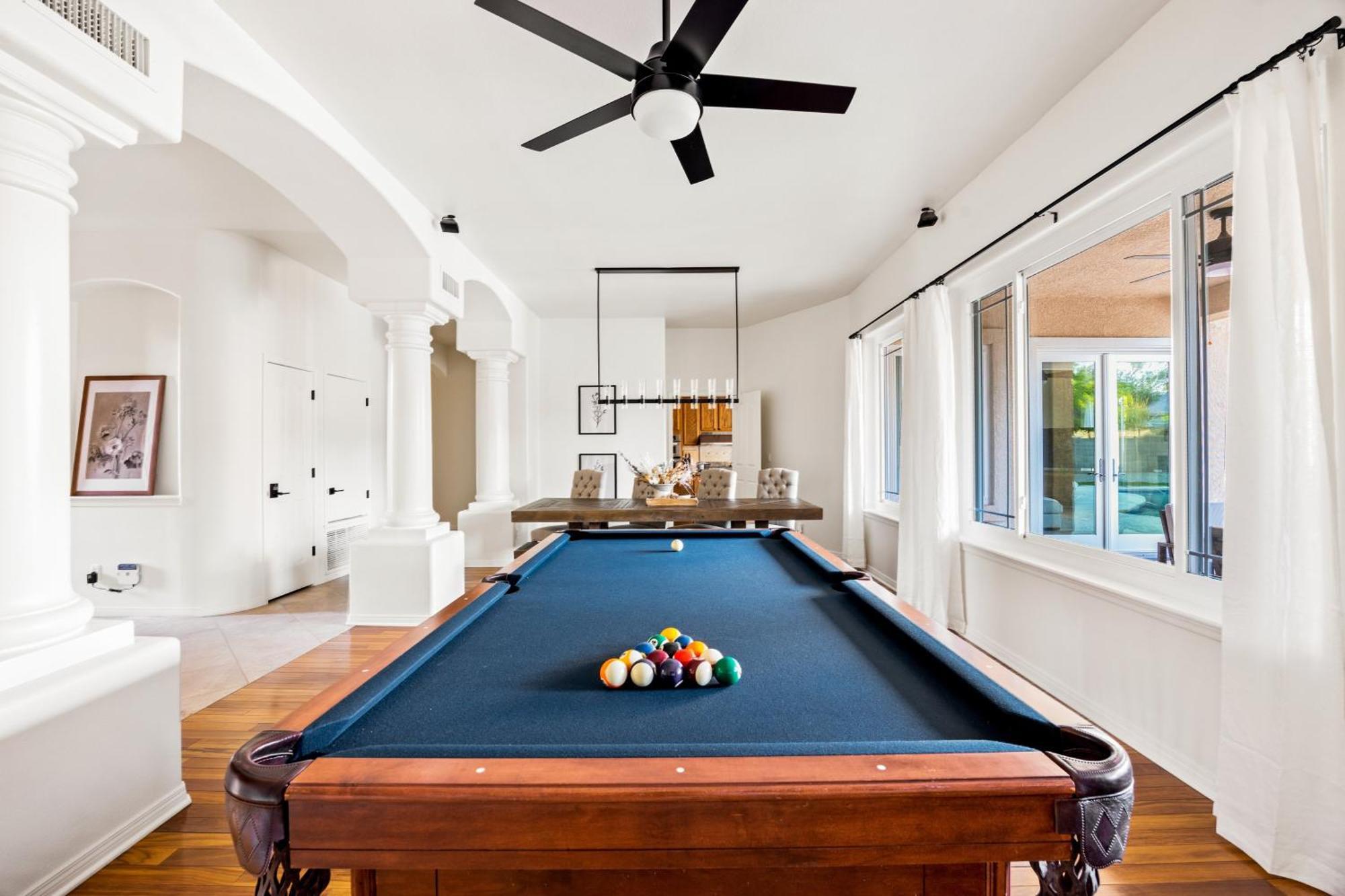 Shadow Mountain Retreat- Perfect Location Pool Games Hikers Retreat Holiday home